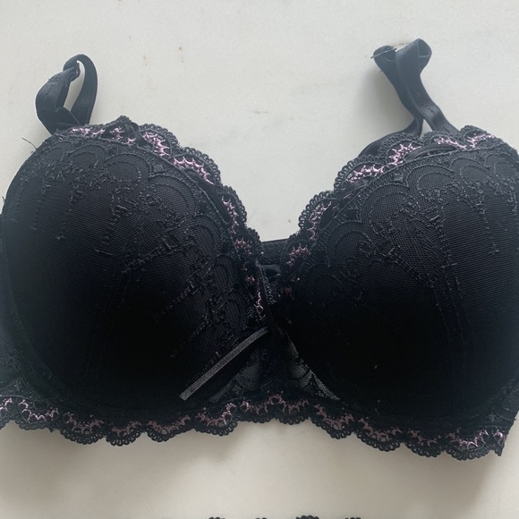 2 sets - Bra size 36D, bottoms medium size - Picture 3 of 6